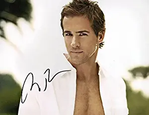 Photo Ryan Reynolds Signed Autographed 8 x 10